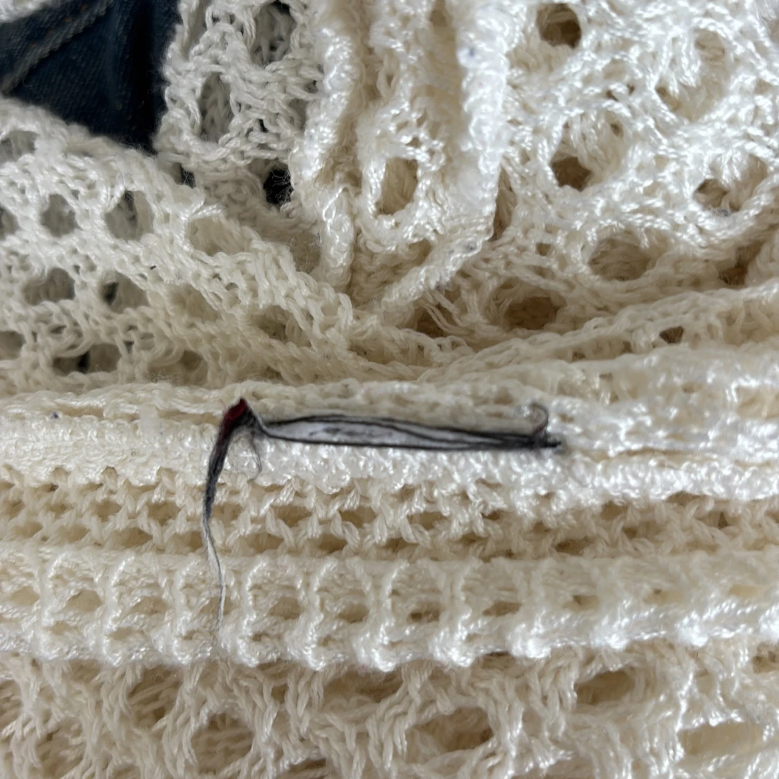 Vit stickad kofta med knyt - 1