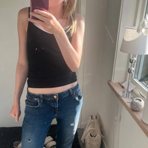 Ltb jeans - Lågmidjade Ltb jeans, säljer då de var lite för stora, därför dom kan se lite högmidjade ut på mig.