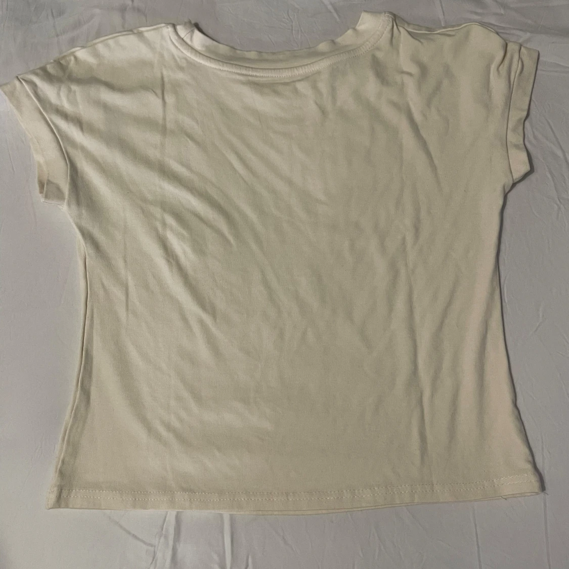 Ljusgul t-shirt  - 2