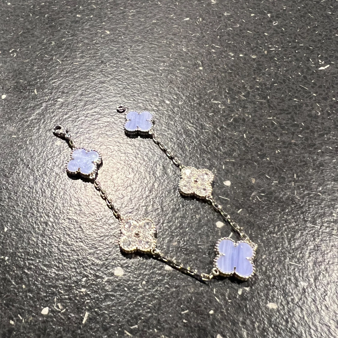 Silverarmband med blå blommor - 1