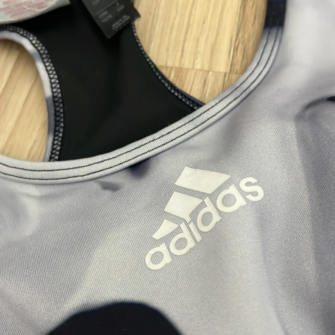 Adidas sporttopp i svart och vitt - 3