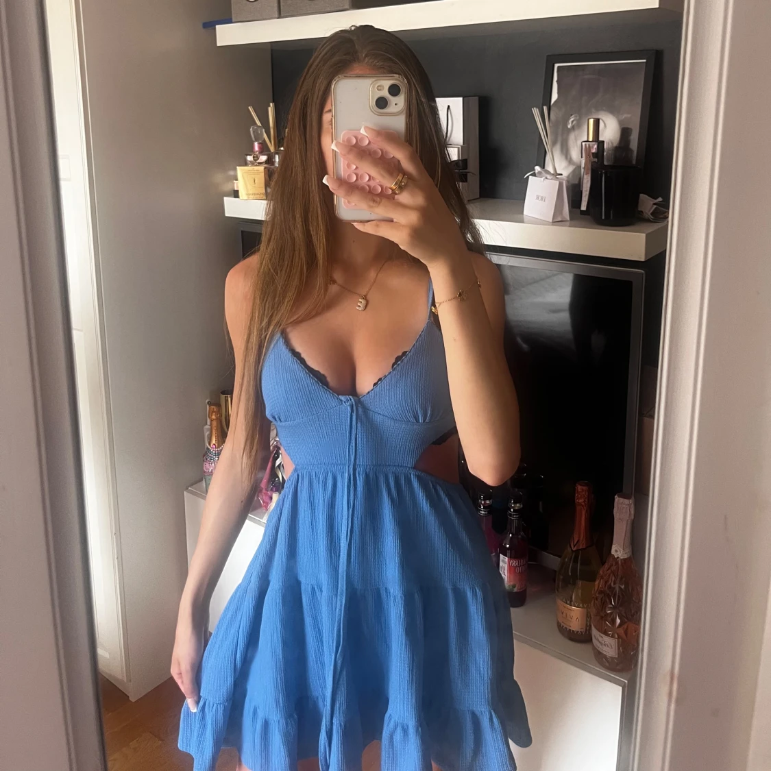 Blå kortklänning med cut out och snörning - 1