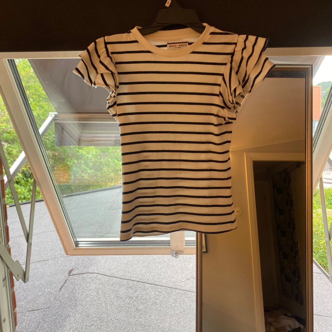 Randig topp med volangärmar Holly & White - 1