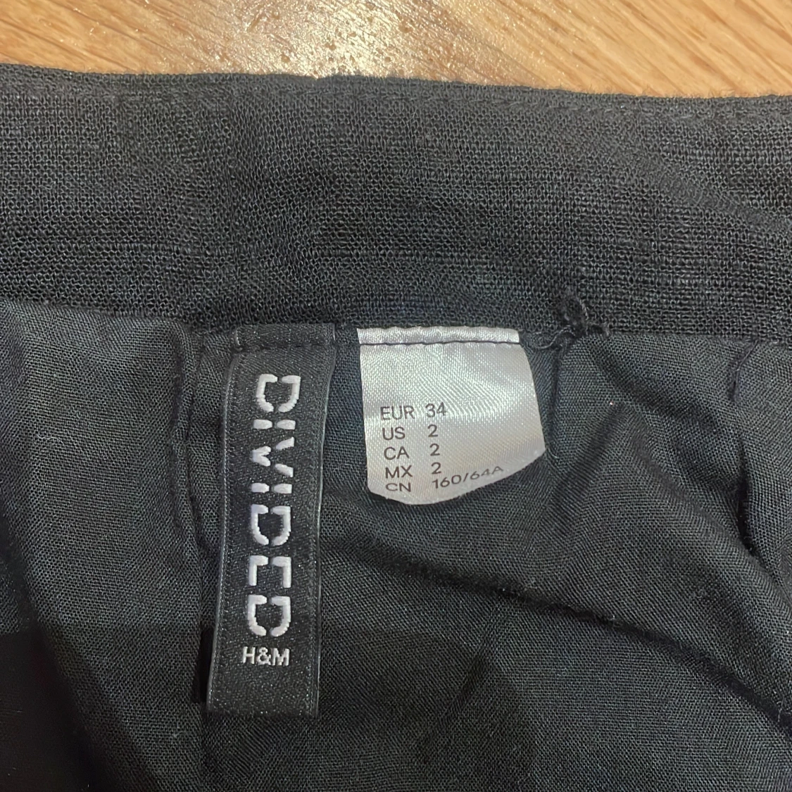 Svart kortkjol från H&M Divided i 34 - 3