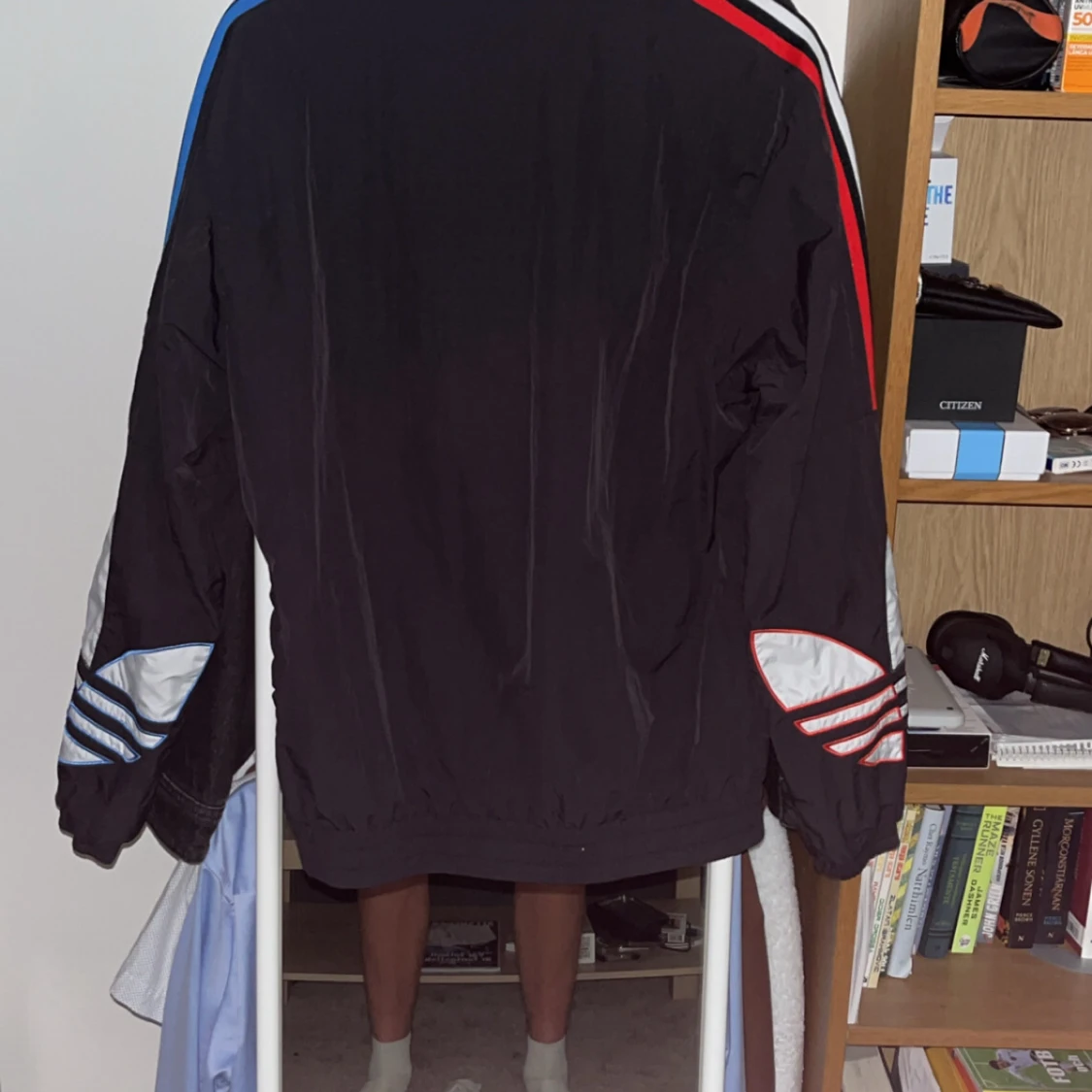 Svart vindjacka från Adidas S - 1