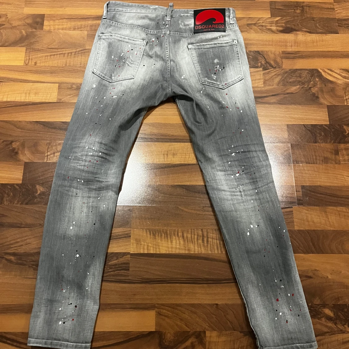 Grå Dsquared2 jeans med färgstänk - 1