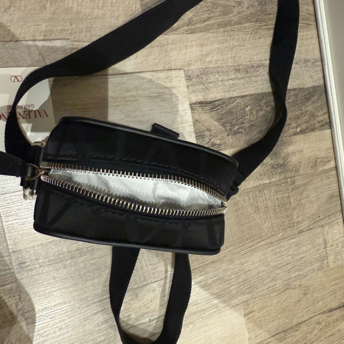 Svart axelväska från Valentino (Kan bytas) - 2