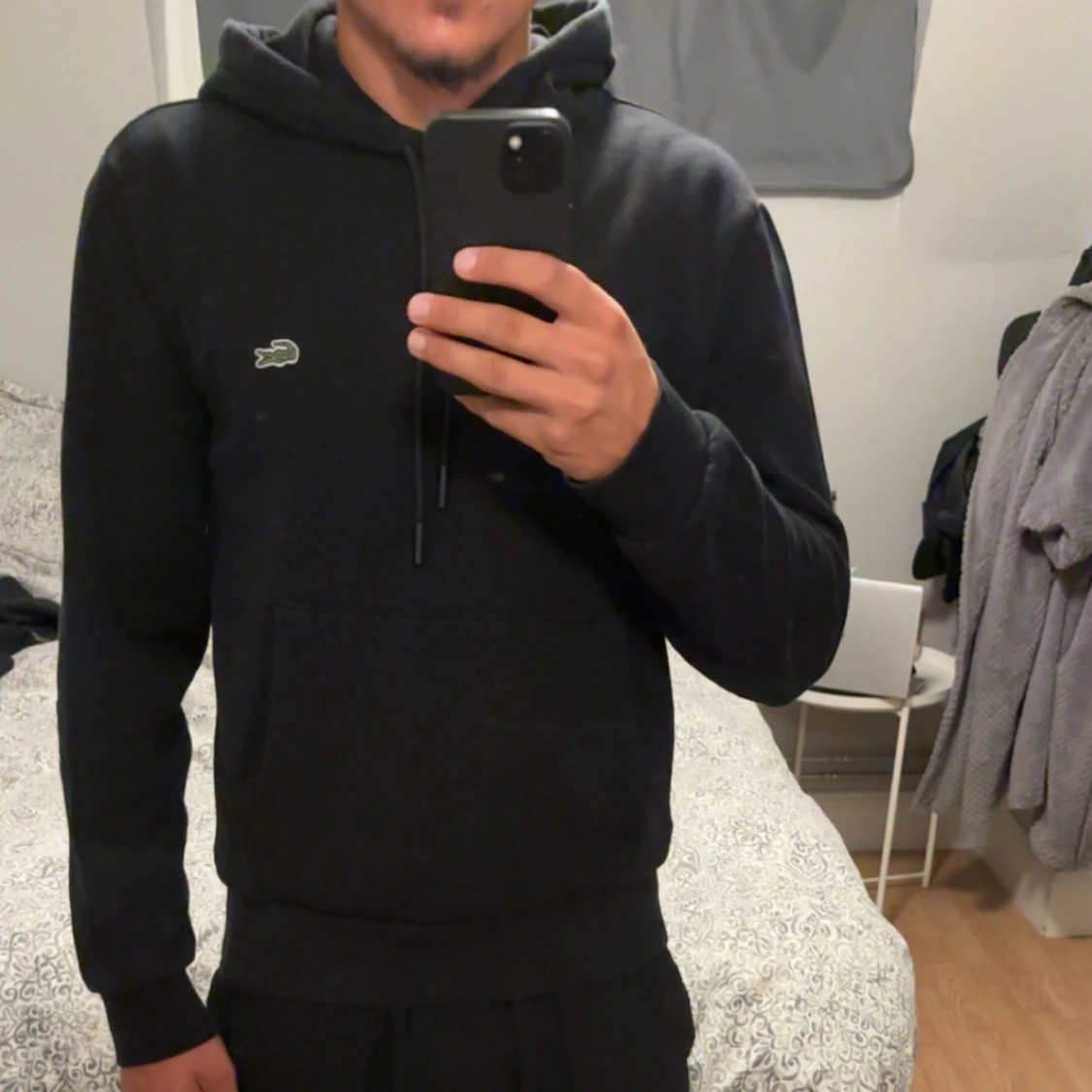 Svart hoodie från Lacoste med huva - 2