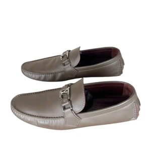 Louis Vuitton  - Louis Vuitton Loafers. Storlek 42. Skick 9/10 mycket fräscha. Pris 2490kr finns att köpa på våran hemsida, Fashionels.com