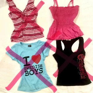 Y2k toppar - Intressekoll på jättegulliga y2k toppar, från 45kr/st⭐️ Skriv vid frågor eller mer bilder🫶  (Bara den helfärgade rosa finns kvar nu)