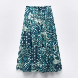 Mönstrad långkjol i blå toner - Intressekoll på min jättefina långkjol från Zara säljs då den inte kommer till användning, endast använd 1-2 gånger 