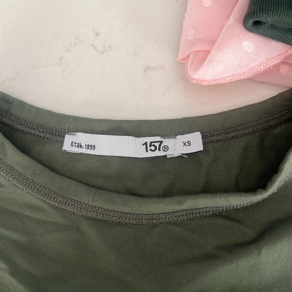 Olivgrön t-shirt från 157, XS - 2