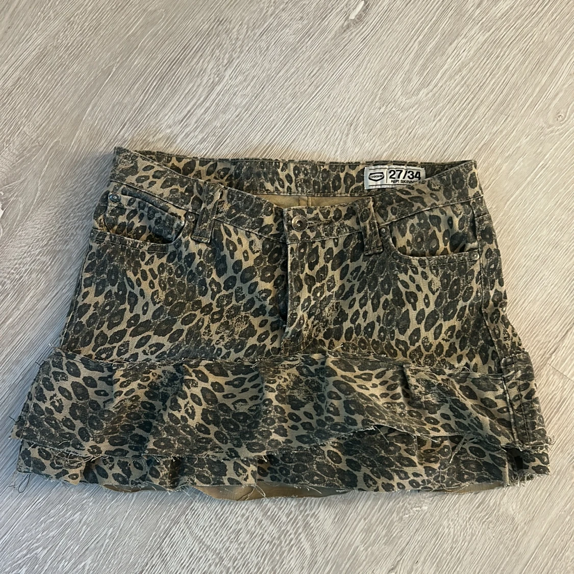 Leopardmönstrad jeanskjol