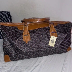 Goyard weekend bag - Säljer en riktigt fin väska ifrån goyard som inte passar mig i smaken. Kom privat för eventuellt pris🤗💯