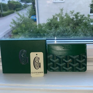 Mörkgrön goyaard plånbok - Säljer en grön plånbok från Goyaard i nytt skick 