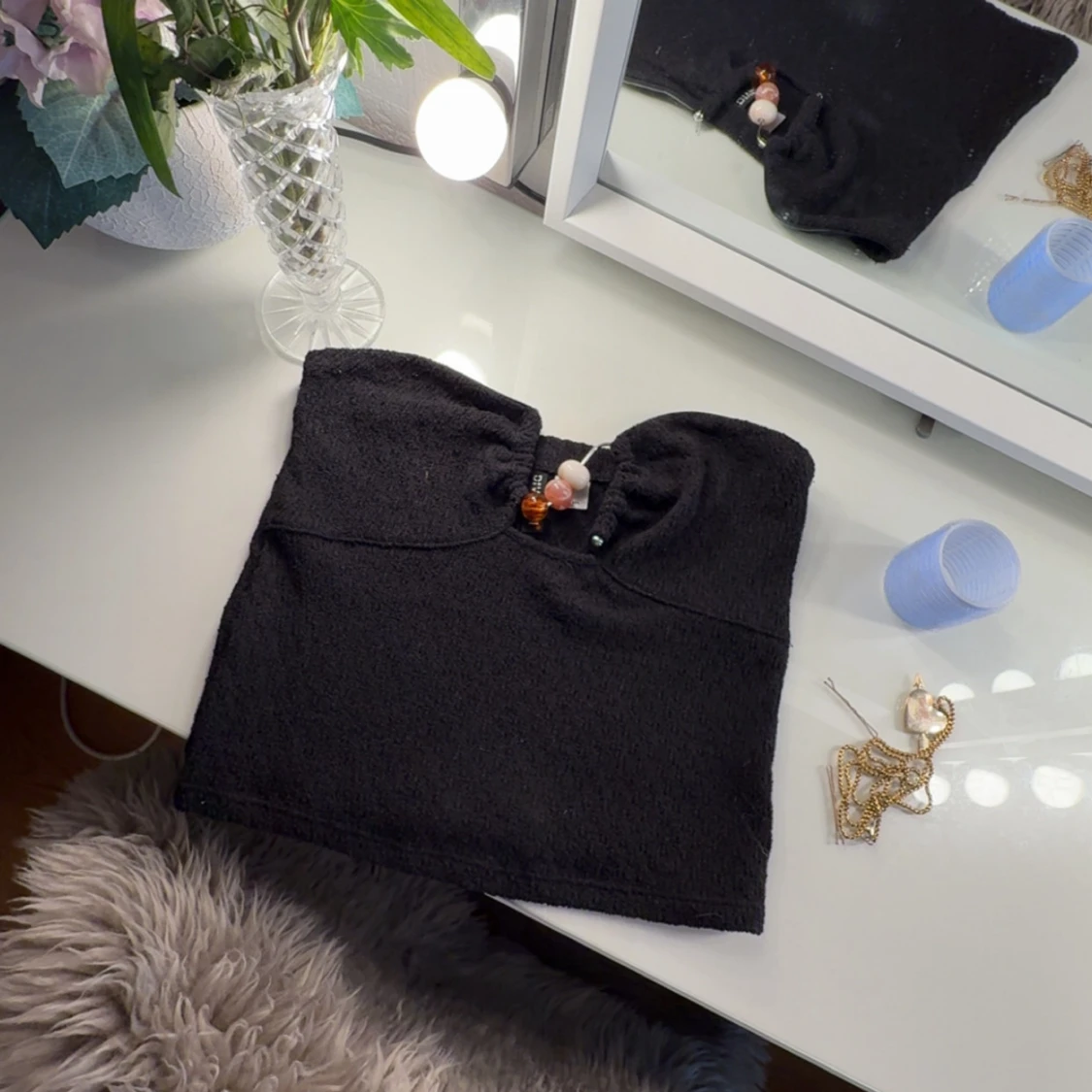 Svart bandeau tubtopp med pärldetalj - 1