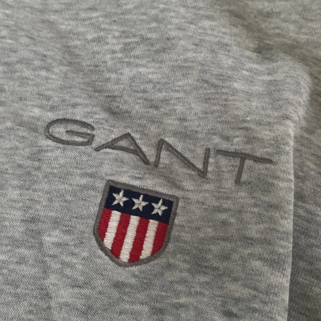 Grå sweatshirt från GANT - 3