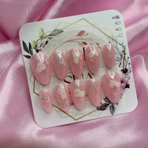 WhiteKittens (XS);Short Almond;Curved - XS: 14 mm, 11 mm, 11,5 mm, 10 mm, 8 mm 