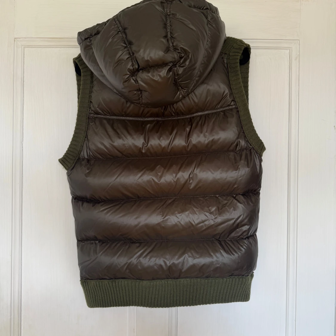 Olivgrön stickad dunväst från Moncler - 1