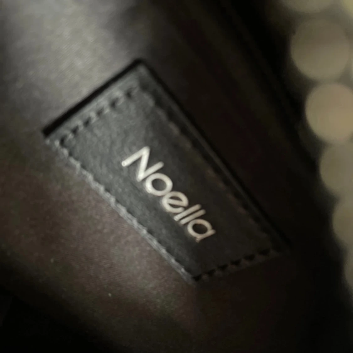 Svart axelväska från Noella - 3