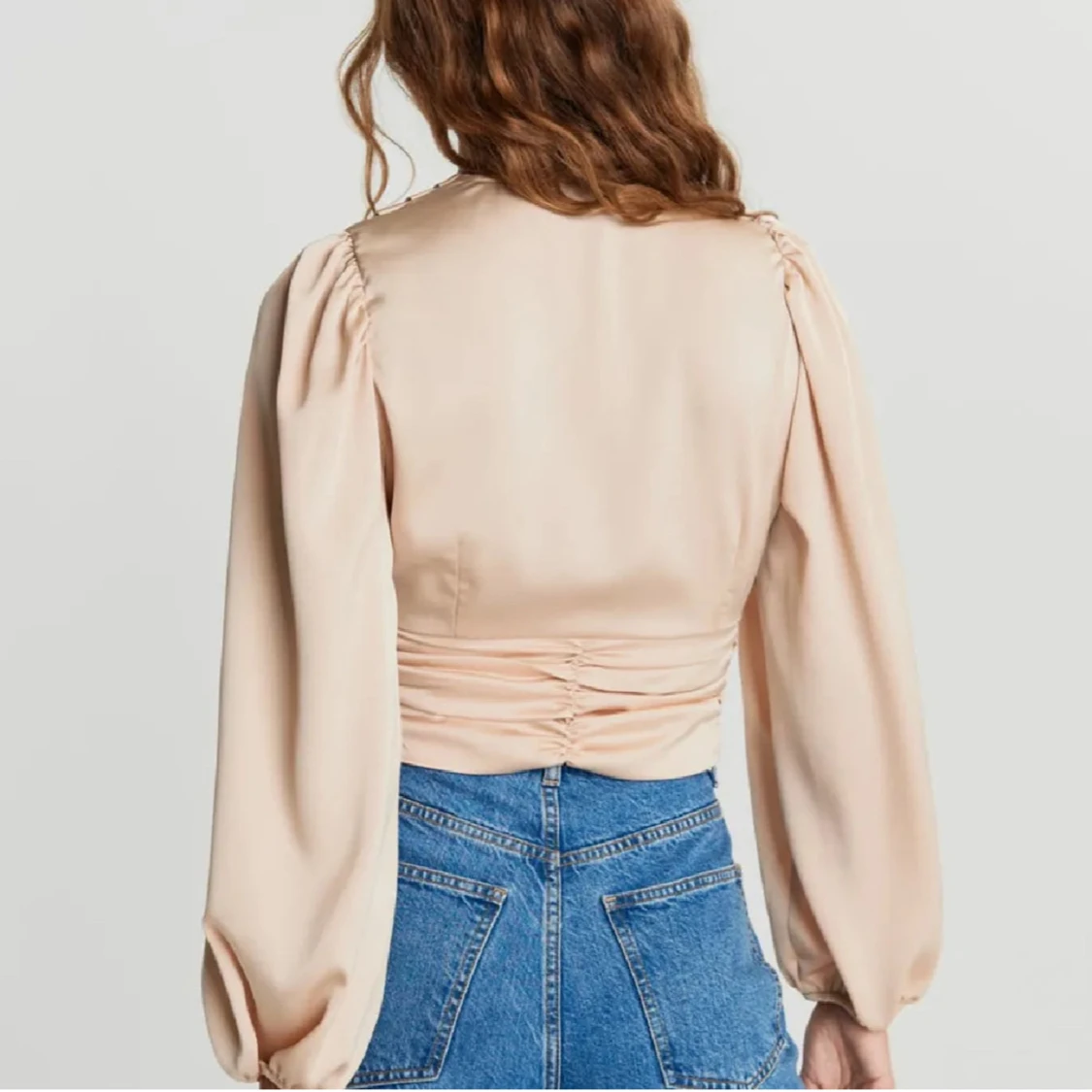 Beige topp med puffärmar - 1