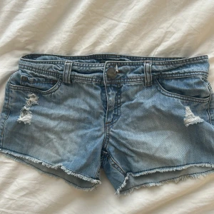 Lågmidjade jeanshorts - lågmidjade jeanshorts!💓