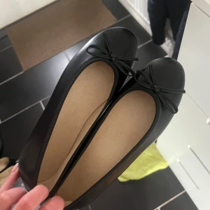 Ballerina skor - Jättefina ballerina skor, helt nya! Skulle säga att de passar mer som 36💞 