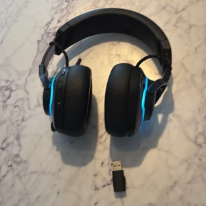 JBL Hörlurar 810 - JBL hörlurar ny 1600 kr mitt pris 600 kr 