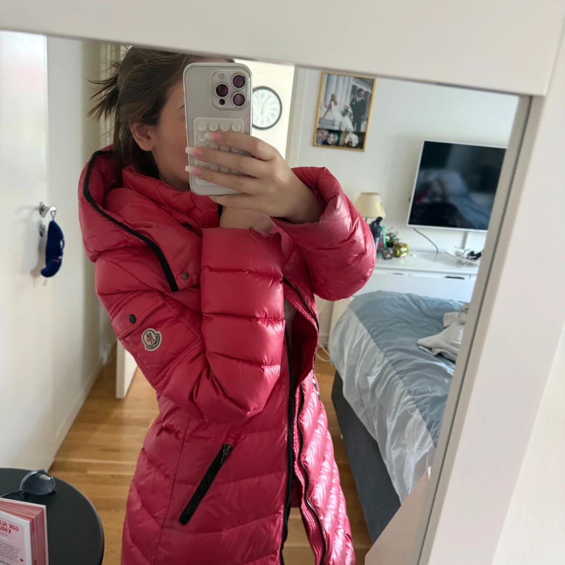 Rosa lång pufferjacka med huva från Moncler - 1