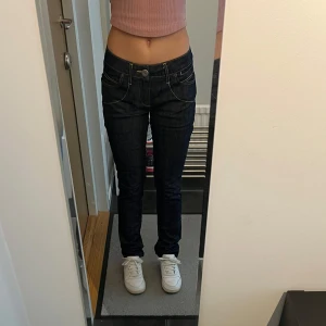 Jeans  - Jeans från VILA i strl 28/32. Endast använda ett par gånger. Vid eventuell leverans står köparen för frakten. 