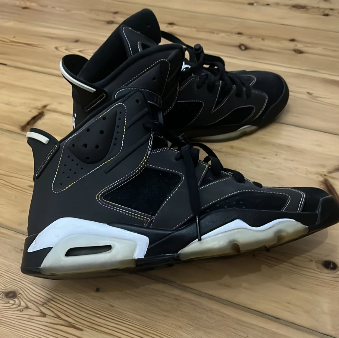 Svarta Nike Air Jordans 6 Retro - 4