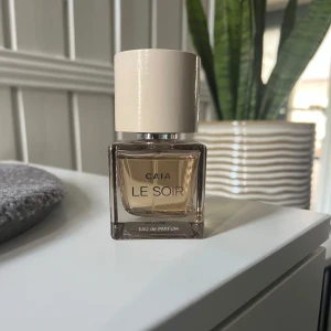 Caia parfym - Parfym från Caia i doften Le Soir. Kolla gärna in mina andra annonser. Är just nu fri frakt🫶