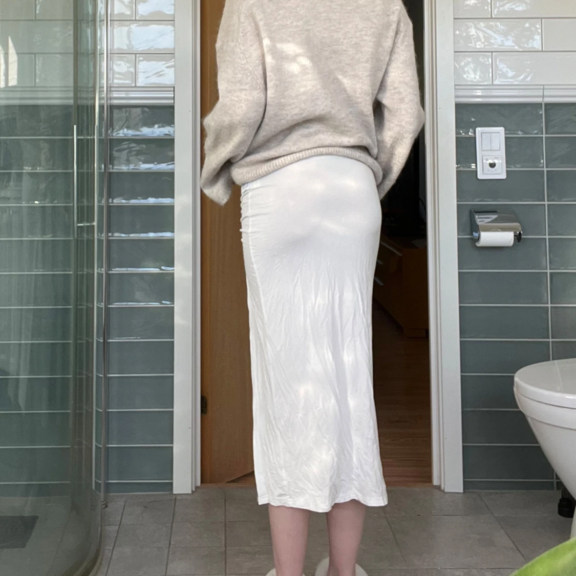 Vit kjol med slits - 1