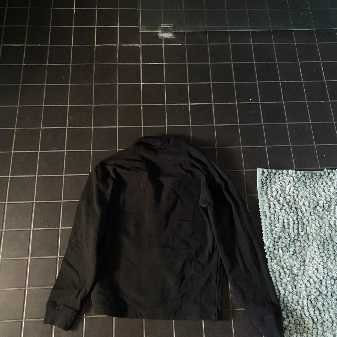 Svart jacka med dragkedja - 1