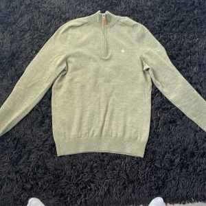 Morris halfzip merinoull - Olivgrön tröja från Morris som är i storlek S men sitter som XS i väldigt bra skick