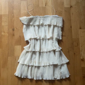 Klänning - Fin klänning perfekt till sommaren köpt på shein för 200 kr, aldrig använd😇😇