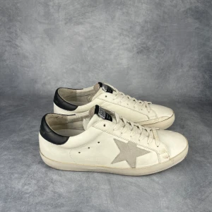 Golden Goose Superstar  - - Skick: 8/10 | Tillbehör: Bara skorna| Nypris: +- 6000 SEK 