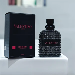 Valentino Uomo Extradose - Nyaste släppet från Valentino. 98/100ml kvar. Skickas snabbt vid köp.