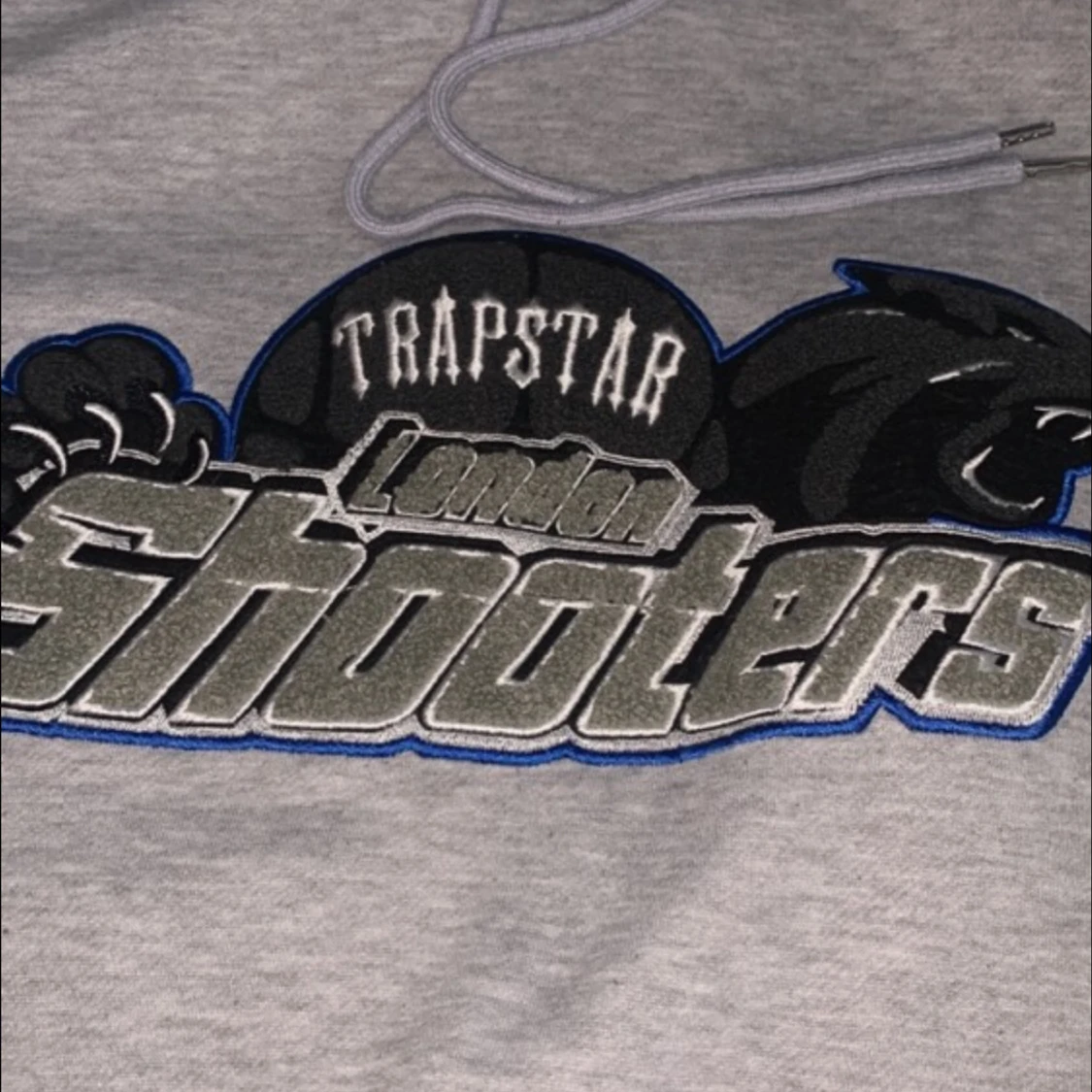 Grå hoodie från Trapstar London Shooters - 3