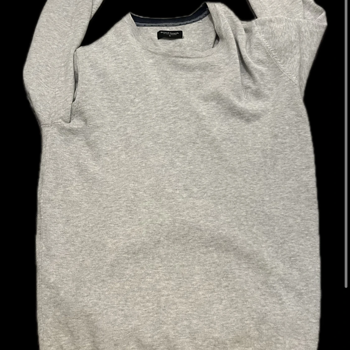 Ljusgrå stickad tröja från bruun & stengade