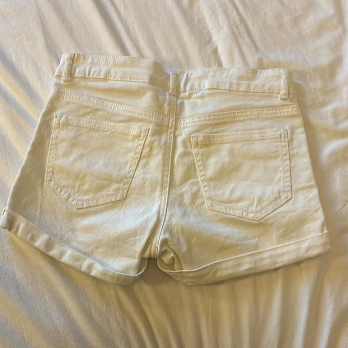 Vita jeansshorts från H&M - 1