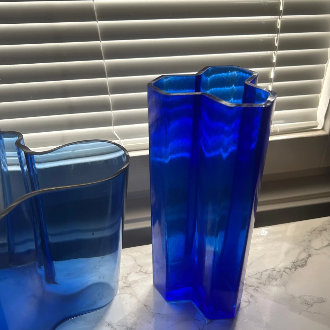 Mörkblå Alvar Aalto. vas - 2