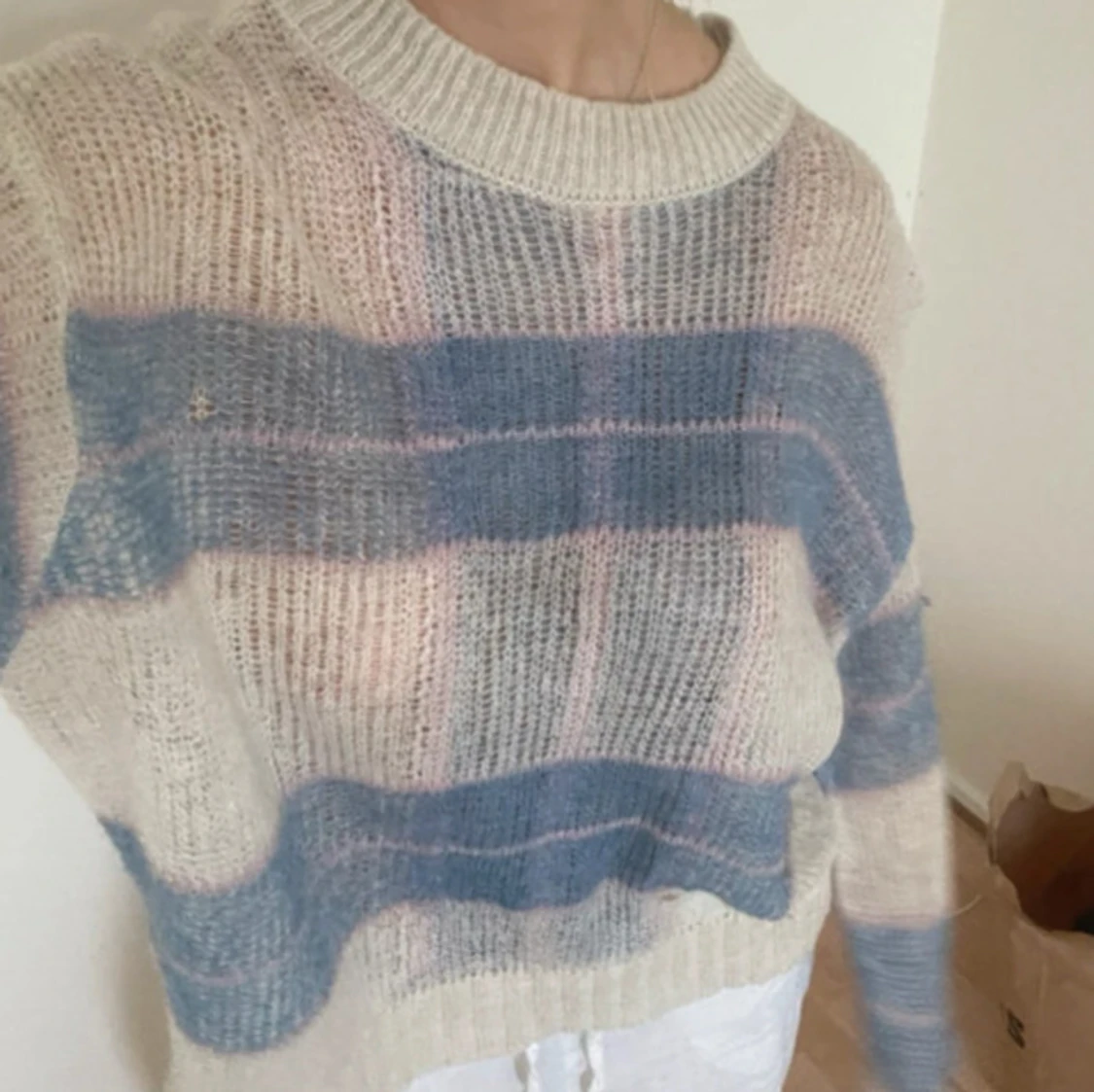 Randig stickad tröja i pastell - 3