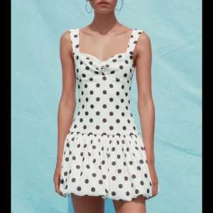 Zara klänning  - Storlek S, helt ny med lappar kvar.