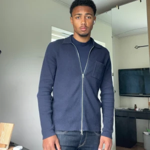 Samsøe tröja med dragkedja  - Pris kan alltid diskuteras!!!! || Skick 8/10 || Kan även passa S || Ny pris 1500