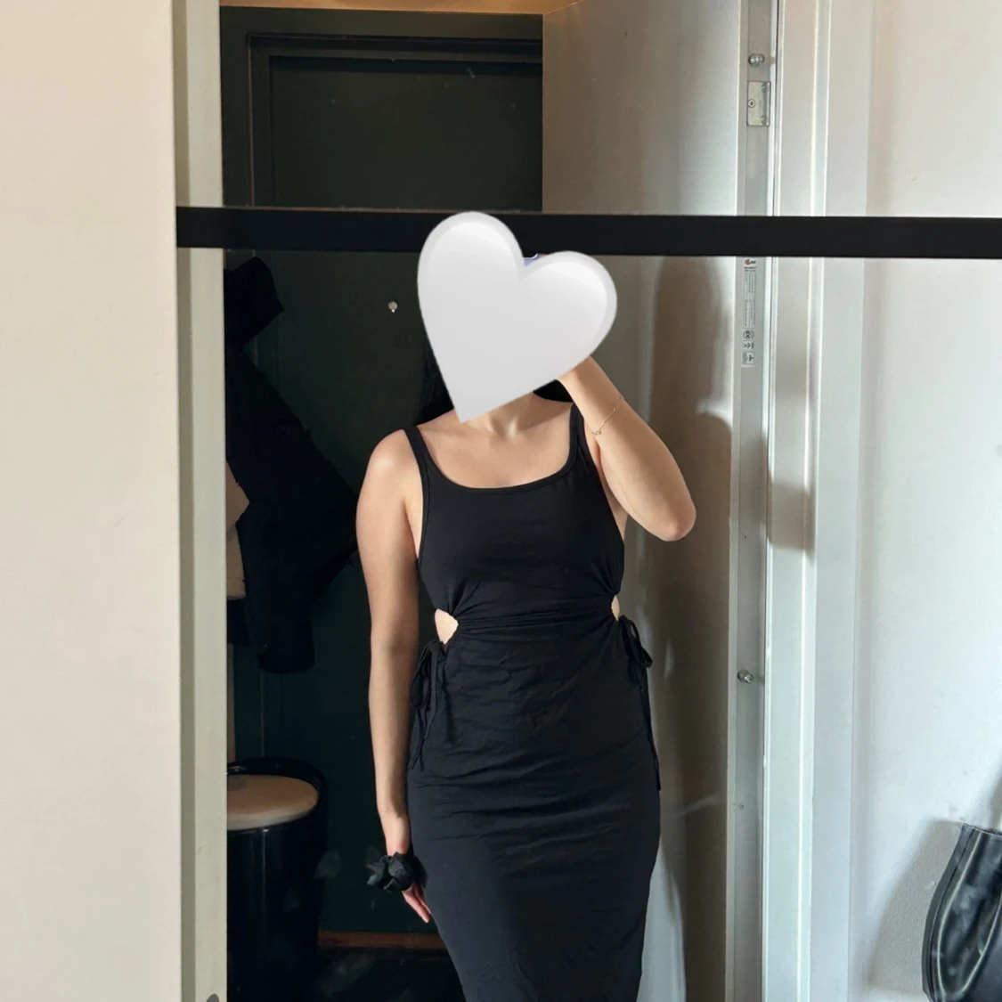 Svart långklänning med cut-outs