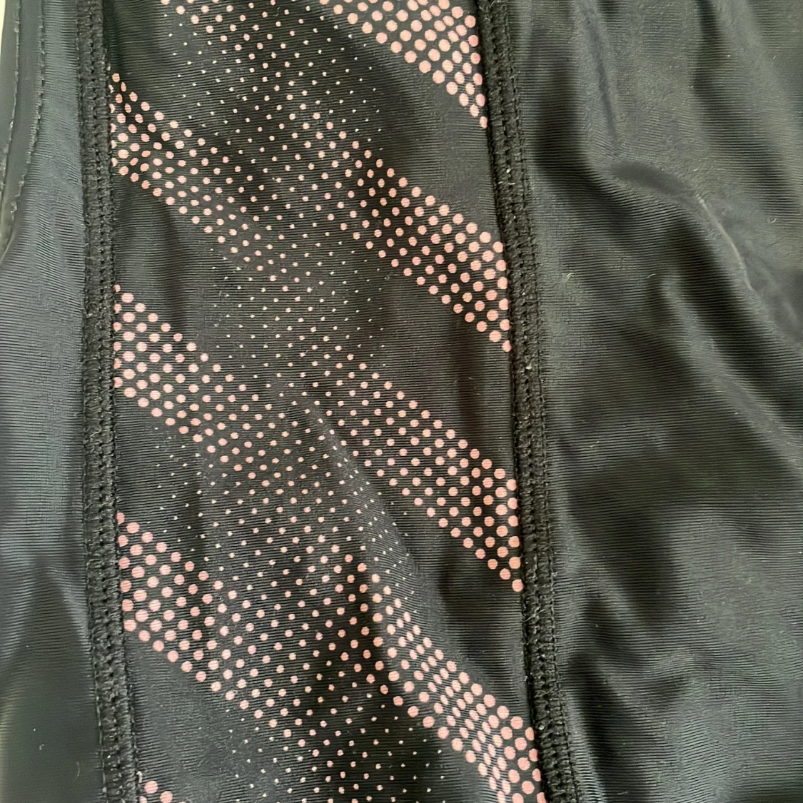 Svart baddräkt med rosa detaljer - 2