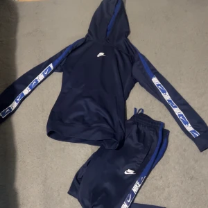 Nike tracksuit  - Mycket bra skick passar både S/M
