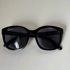 Granite glasögon svart - Säljer ett par Dam GRANITE glasögon för schysst pris dom är använda väldig få gånger och ser nya ut om du är intresserad är det bara att höra av!