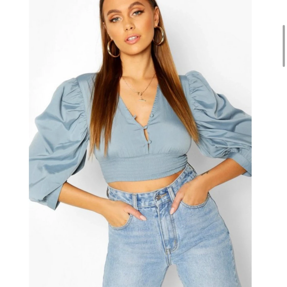 Blå croppad blus med puffärmar Boohoo